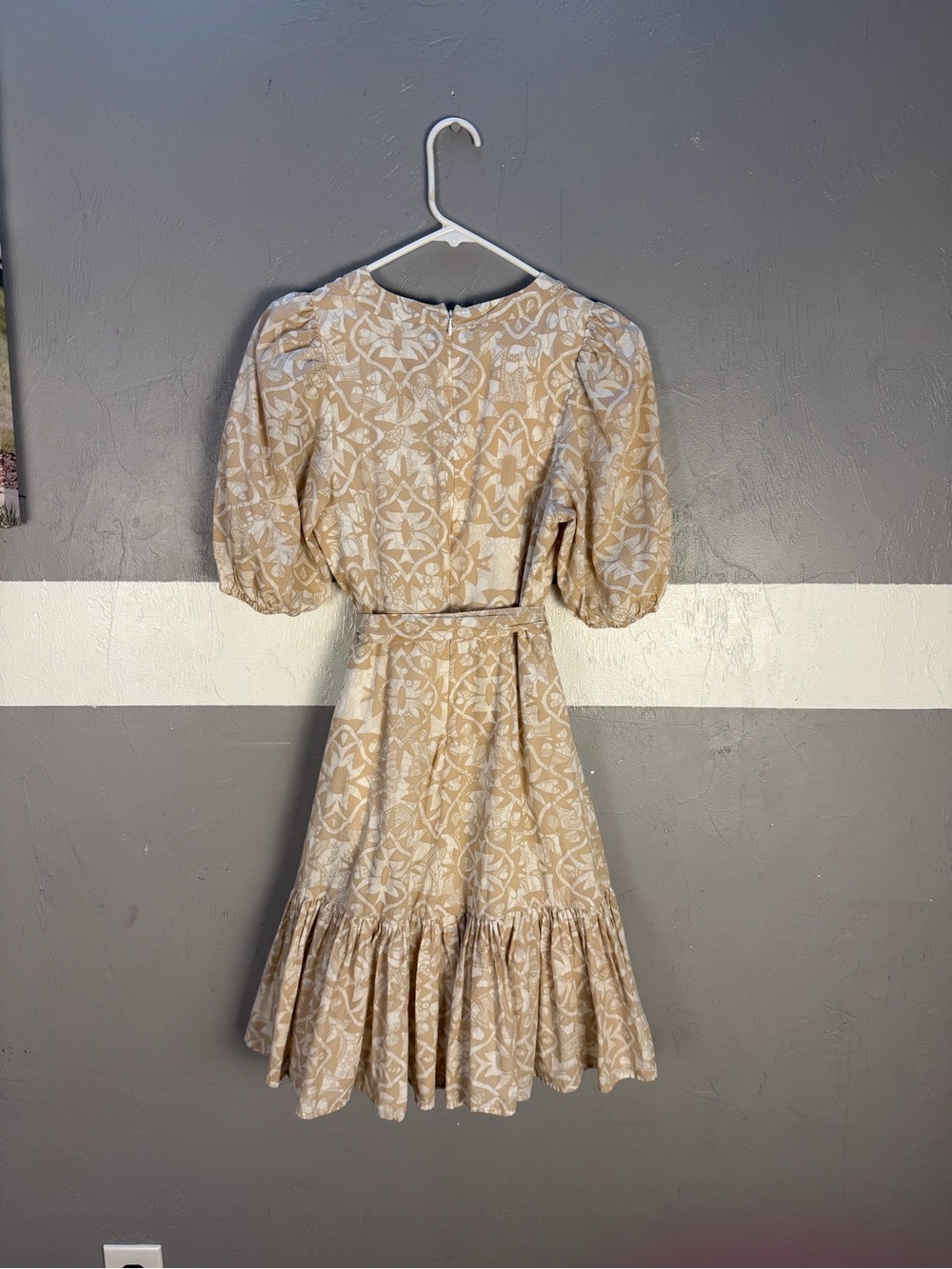 Calvin Klein Beige Floral Puff-Sleeve Midi Dress with Tie Waist - Picture 5 of 8
